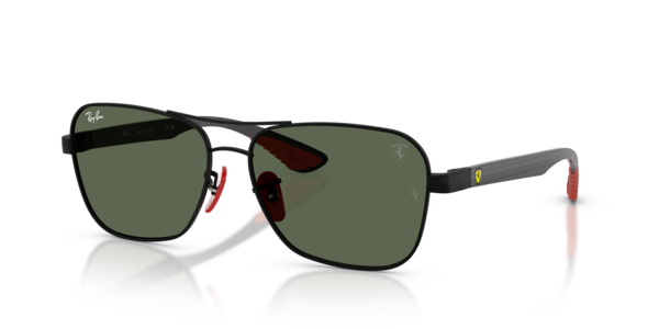 Óculos de sol Ray-Ban Scuderia Ferrari Collection, formato retangular, armação em metal preto, lente verde