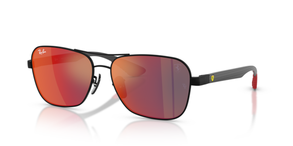 Óculos de sol Ray-Ban Scuderia Ferrari Collection RB8336M, formato retangular, armação em metal preto fosco, lente cinza espelhado azul/vermelho