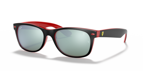 Óculos de sol Ray-Ban Scuderia Ferrari Collection RB2132M, formato quadrado, armação em injetado preto fosco, lente prata espelhada