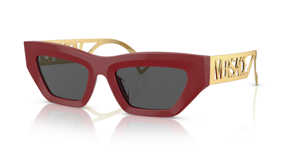 Óculos de sol Versace VE4432U, formato irregular, armação em acetato vermelho, lente cinza