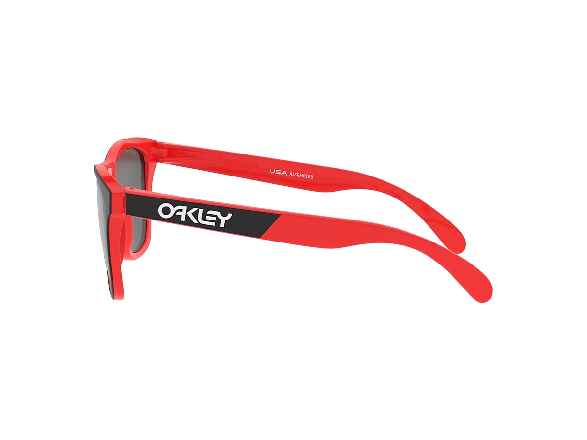 Oakley OO9013 Frogskins™ 50/50 Collection 55 Prizm Black & Bright Red Black  Sunglasses | Sunglass Hut United Kingdom